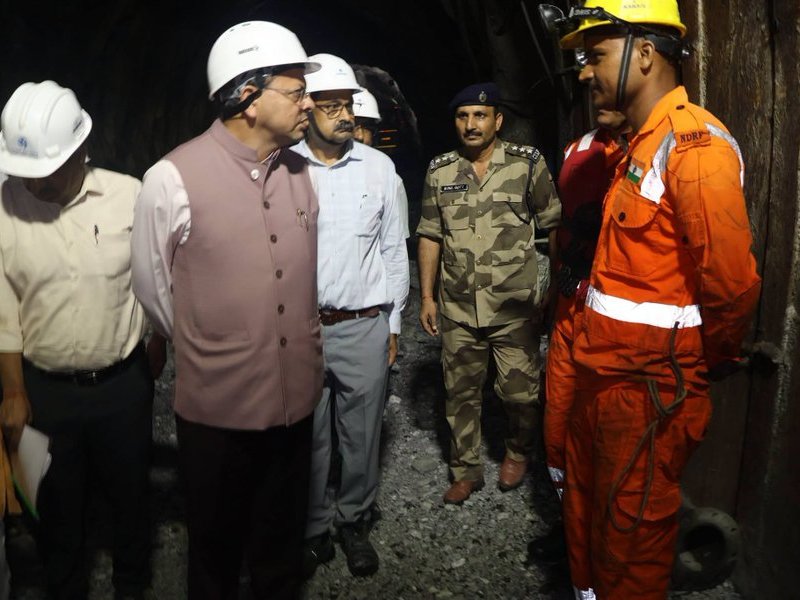 सीएम धामी ने टीएचडीसी टनल हादसा स्थल का किया निरीक्षण, रेस्क्यू अभियान का लिया जायजा 