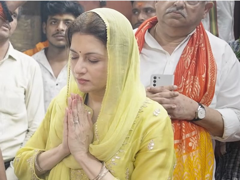 Bhagyashree explores Kashi’s flavours, relishes Bati Chokha, roasted Sattu Bati and khichdi