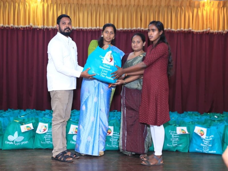 India extends assistance to hundreds of families in Sri Lanka