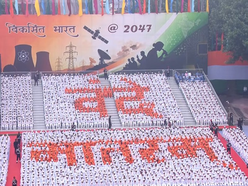 स्वतंत्रता दिवस 2026: लालकिले से 'वंदे मातरम' की 150 साल पुरानी विरासत को सलामी, 2500 कैडेटों ने बनाई विशाल आकृति