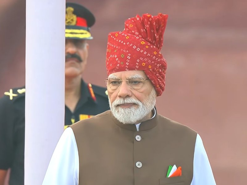 80वें स्वतंत्रता दिवस पर ऐसा रहा पीएम मोदी का पहनावा