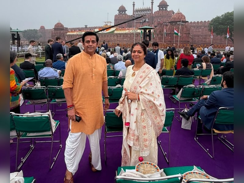 Amitabh Bachchan, Karisma Kapoor, Ravi Kishan & others mark 79th Independence Day with heartfelt posts