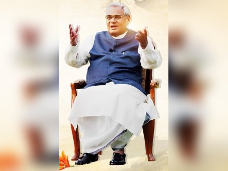  पुण्यतिथि पर अटल बिहारी वाजपेयी को प्रधानमंत्री मोदी सहित कई केंद्रीय मंत्रियों ने दी श्रद्धांजलि