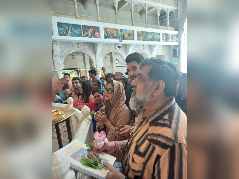 Sunny Leone offers prayers at ISKCON temple with husband Daniel Weber