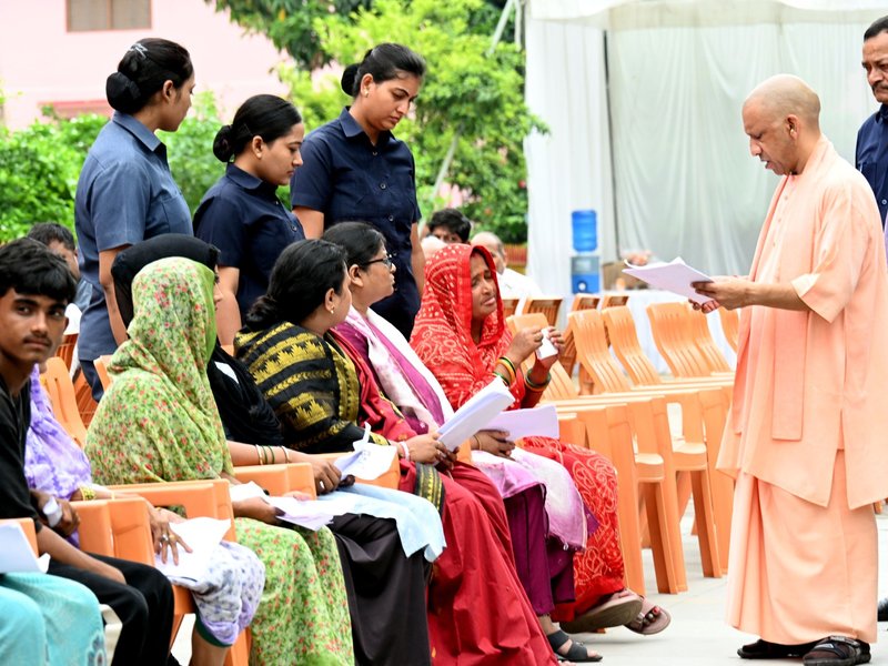 सीएम योगी का सख्त संदेश, भूमि संबंधी प्रकरणों में लापरवाही पर लिया जाए सख्त एक्शन  