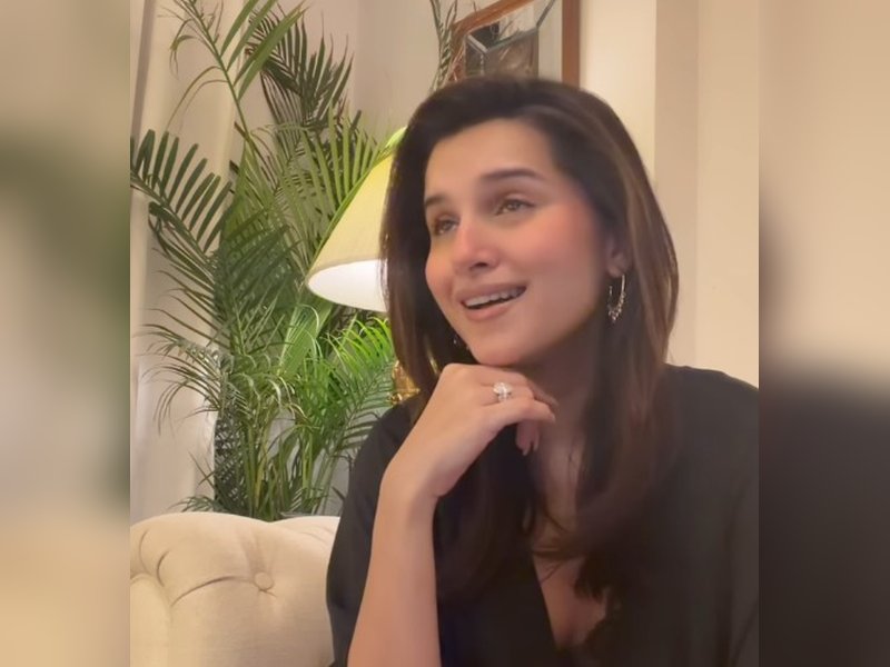 Tara Sutaria croons ‘Tum Hi Aana’ during midnight jam session