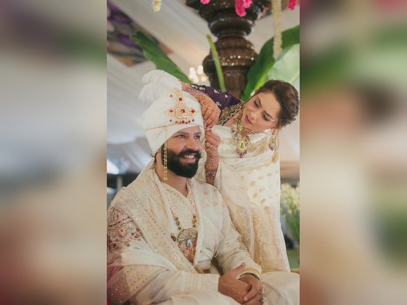 'Apsara Aali' fame Sonalee Kulkarni fulfils groomsmaid duties, welcomes Punjabi SIL to her Marathi family 