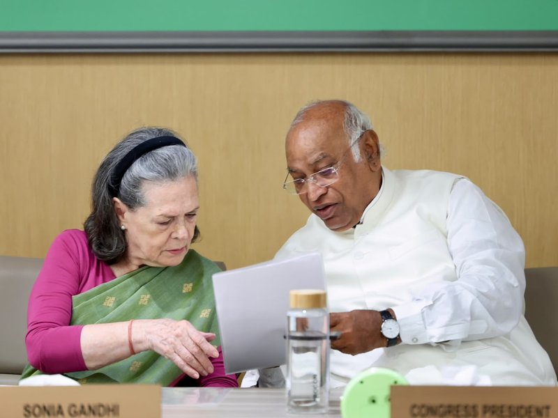 सरकार की गलत नीतियों ने हमारे युवाओं को भारी हताशा के दलदल में धकेल दिया: मल्लिकार्जुन खड़गे