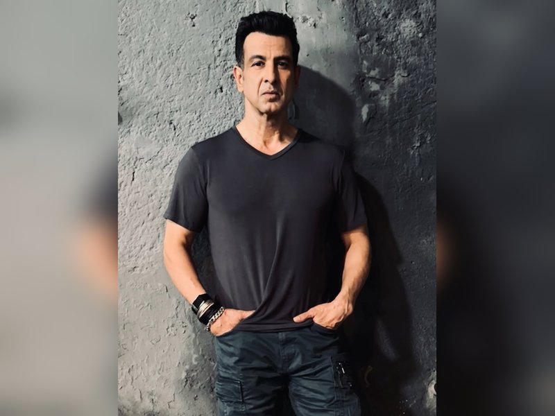 Ronit Roy displays ‘courage’, as he posts ‘gandi photo’