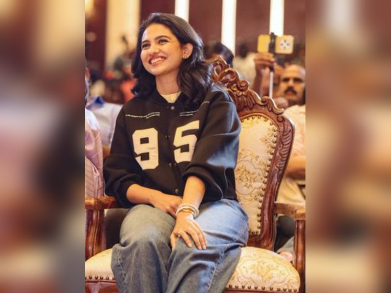 Bhavani Sre: Mamitha Baiju's dedication was crazy as she chose to work despite having a temperature of 103 degrees! (Photo: Sithara Entertainments/X)