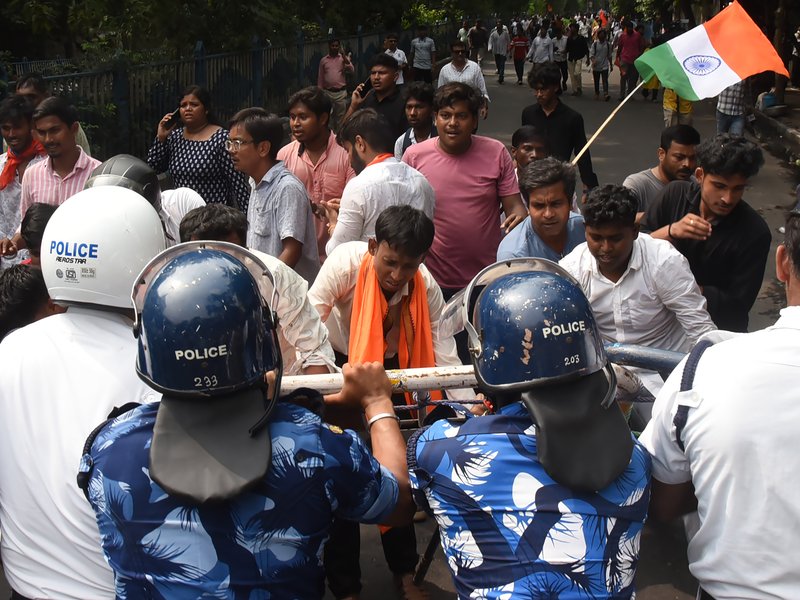 Kolkata: Police try to stop members of the Akhil Bharatiya Vidyarthi Parishad (ABVP) during a protest outside the Jadavpur University gate following a clash with SFI and other Left-wing student organisations at the university in Kolkata on Thursday, August 20, 2026. (Photo: IANS)