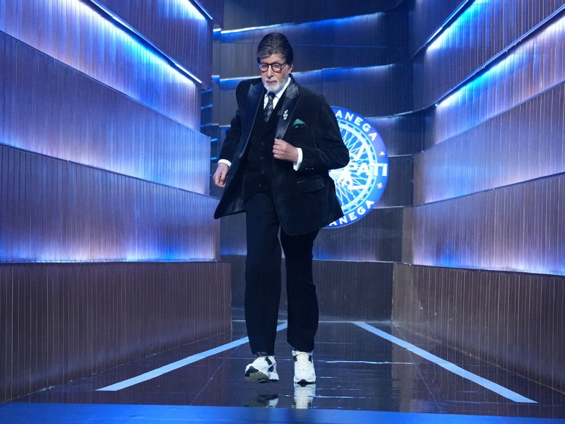 Amitabh Bachchan says he is working relentlessly to 'learn & grow more'
