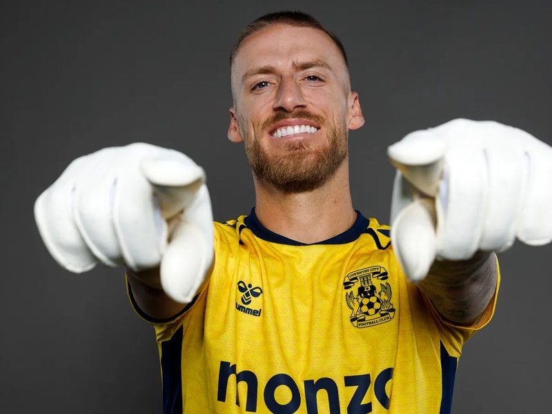 Coventry City sign goalkeeper Dan Bentley from Wolves on two-year deal (Credit: Coventry City)