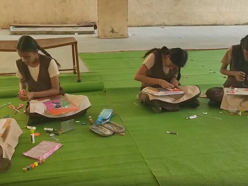 17 साल से जारी परंपरा, जालना के विद्यार्थियों ने सीमा पर तैनात जवानों के लिए बनाई इकोफ्रेंडली राखियां