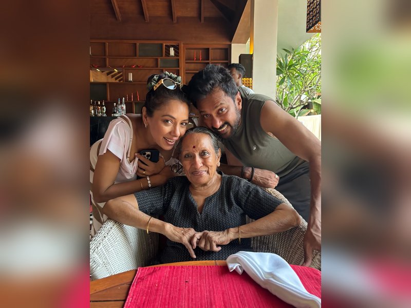 Rupali Ganguly wishes brother Vijay on birthday, calls him ‘Mummy Papa ka honhaar bachcha’ 