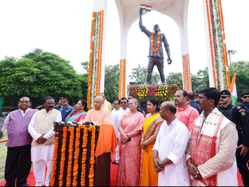 सीएम योगी ने अमर शहीद गुलाब सिंह लोधी को  दी श्रद्धांजलि, कहा- 32 साल की उम्र में दी थी शहादत   