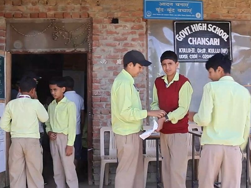 हिमाचल: सात साल बाद भी चंसारी स्कूल भवन अधूरा, बच्चों की पढ़ाई पर संकट
