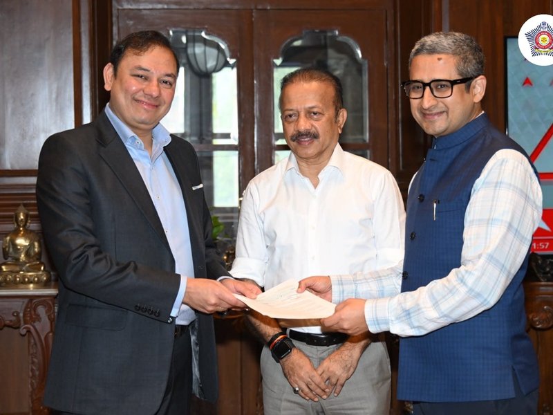 अदाणी फाउंडेशन ने मुंबई पुलिस को 100 नई गाड़ियों के लिए दिए 15 करोड़ रुपए: प्रणव अदाणी