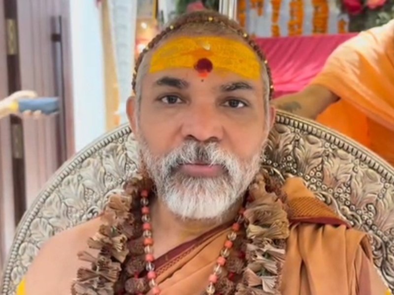 'Should give up his anti-Hindu mindset': Swami Avimukteshwaranand slams Rahul over Manusmriti remarks