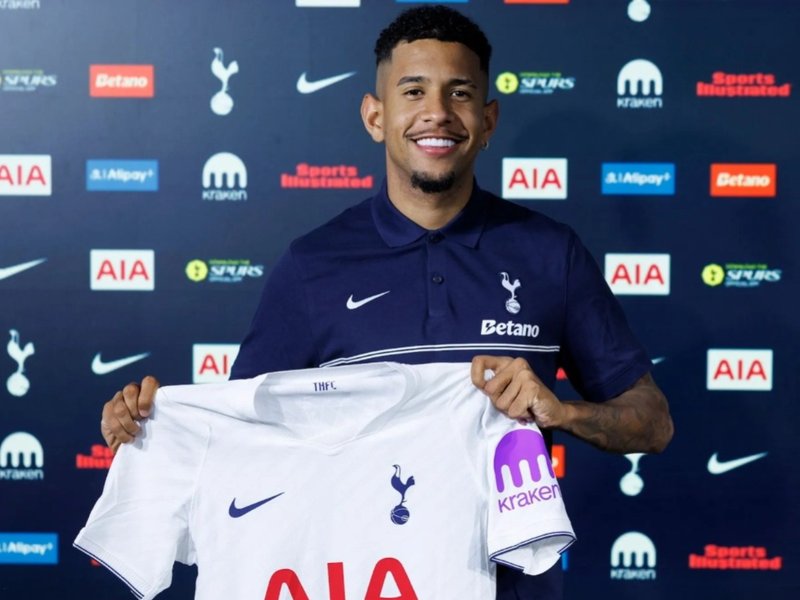 Tottenham complete signing of Savinho from Man City