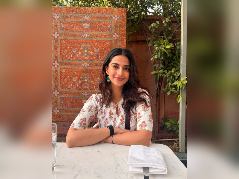 Meenakshi Chaudhary: It's kind of chic to be human and real with all your imperfections! (Photo: Meenakshi Chaudhary/ Instagram)