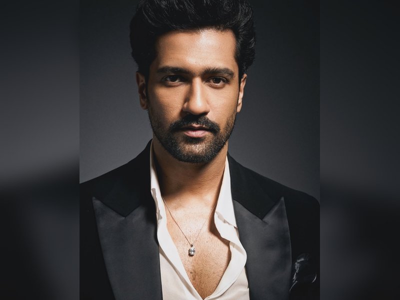 Vicky Kaushal, Katrina Kaif, Javed Akhtar, Sabana Azmi attend final rites of director Kuku Kohli