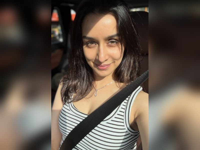अपने ही शहर में टूरिस्ट बनीं श्रद्धा कपूर, मुंबई की सड़कों से लेकर खाने तक की दिखाई झलक