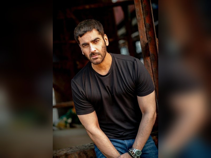 ‘Fashion’ actor Arjan Bajwa voices concern over growing social media addiction