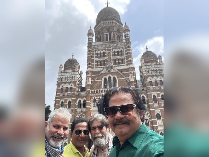 Akhilendra Mishra shares Team ‘Lagaan’ picture from Mumbai outing at CST station