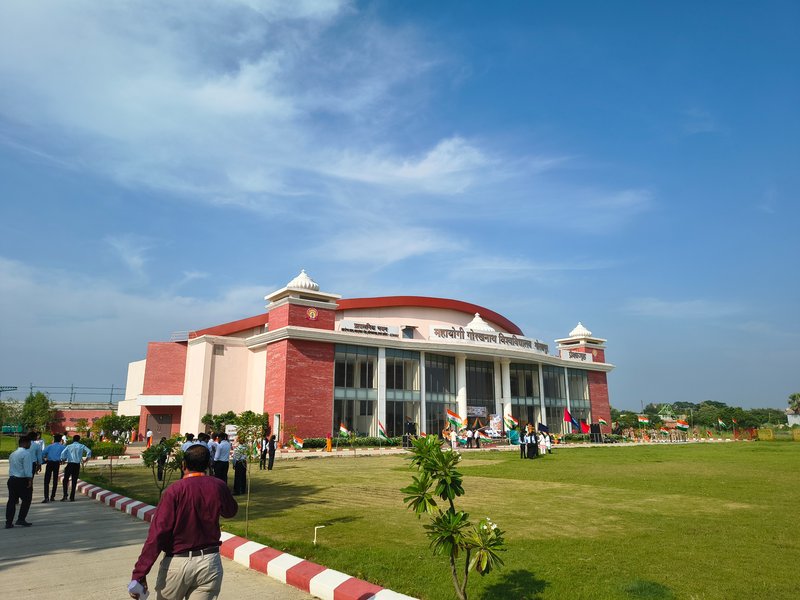 महायोगी गोरखनाथ विश्वविद्यालय का स्थापना दिवस : शैक्षिक प्रौद्योगिकी और गुणवत्ता पर सतत जोर दे रहा एमजीयूजी