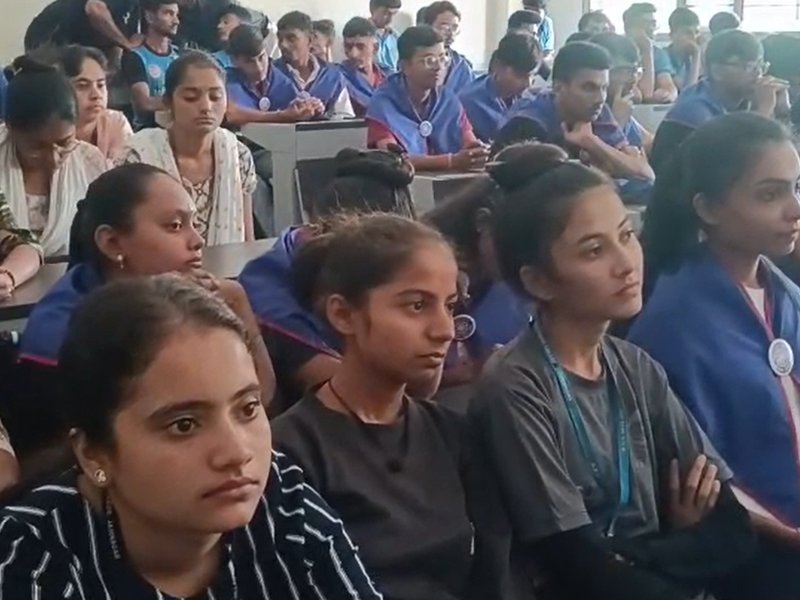 गुजरात: जामनगर में पीएम मोदी का खेलो इंडिया संवाद, युवा बोले- सरकार ने एथलीट्स को काफी प्रेरित किया है