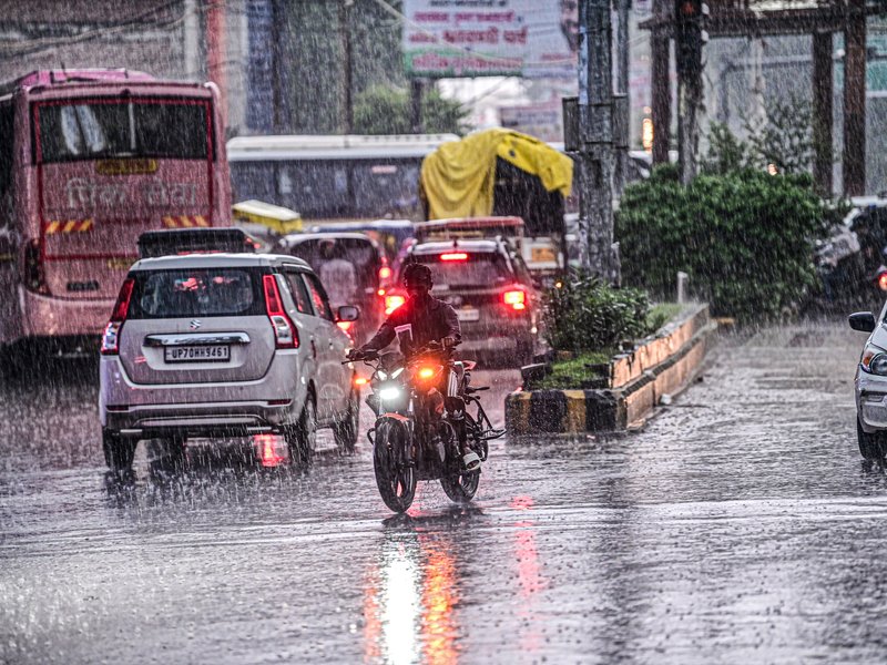 ओडिशा में अगले 48 घंटे बेहद भारी बारिश का अलर्ट, दिल्ली-एनसीआर में फिलहाल राहत