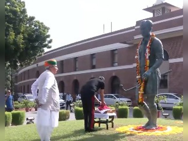 राष्ट्रीय खेल दिवस: गृह मंत्री अमित शाह, खेल मंत्री मांडविया, संसदीय कार्य मंत्री रिजिजू ने युवाओं को मेजर ध्यानचंद से प्रेरणा लेने की अपील की    
