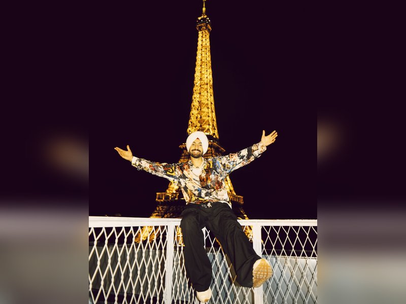 Diljit Dosanjh exudes Punjabi vibes in Paris as he poses in front of Eiffel tower