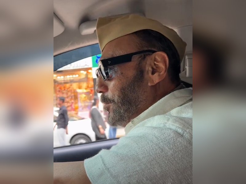 Jackie Shroff drives Anupam Kher around Lokhandwala after 30 years, Duo recall ‘Ram Lakhan’ days