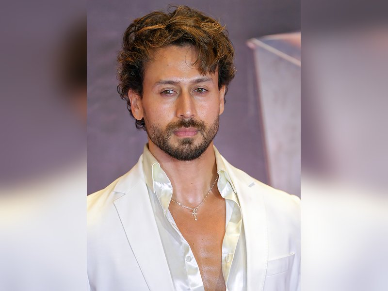 Mumbai: Bollywood star Tiger Shroff escapes unhurt as three assailants fire at his car