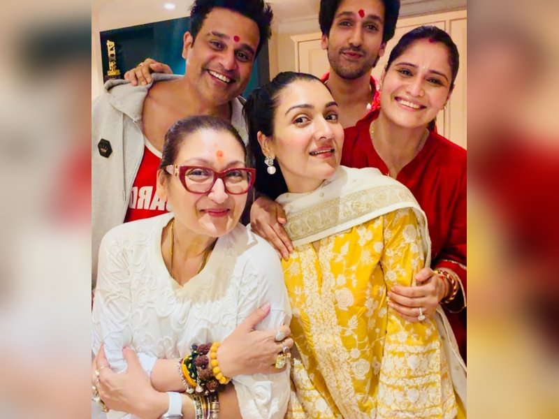 Govinda's family Krushna Abhishek, Tina Ahuja, Yashvardhan celebrate Rakhi with Sunita Ahuja, actor gives it a miss