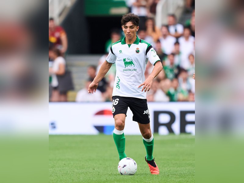 Real Madrid sign midfielder Martinez from Racing Santander