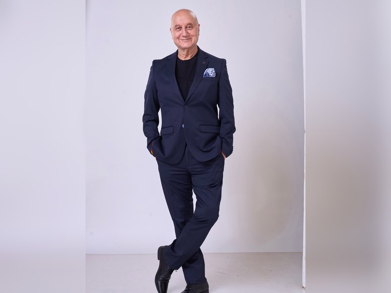 Anupam Kher removes moustache for his next, asks 'should it make a comeback?'