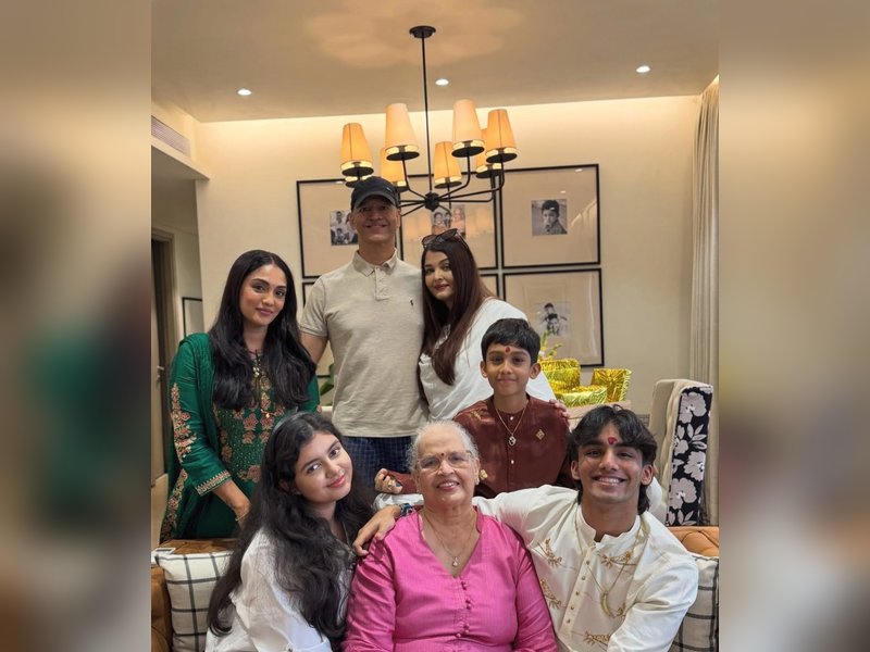 Aishwarya Rai Bachchan celebrates Rakhi with brother Aditya, Aaradhya and  family, SIL shares rare pic