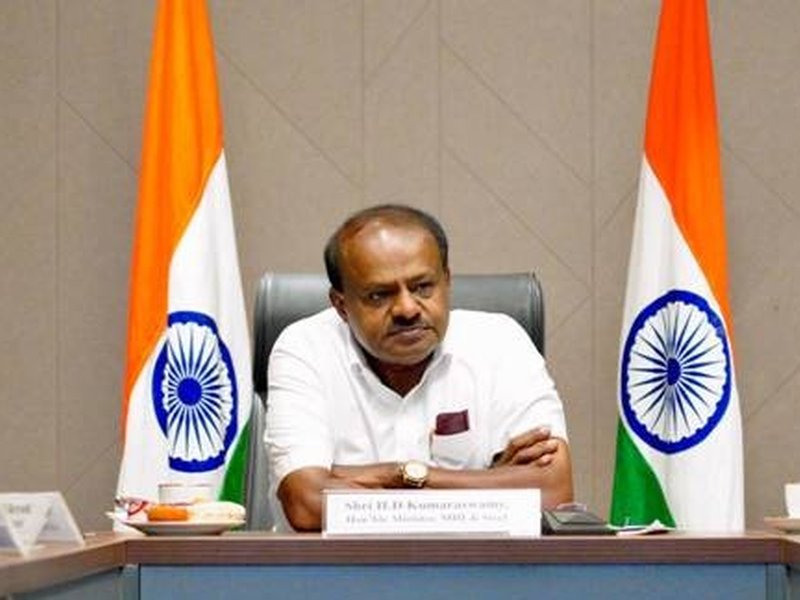 Minister urges auto industry to deepen localisation, focus on EV technology
