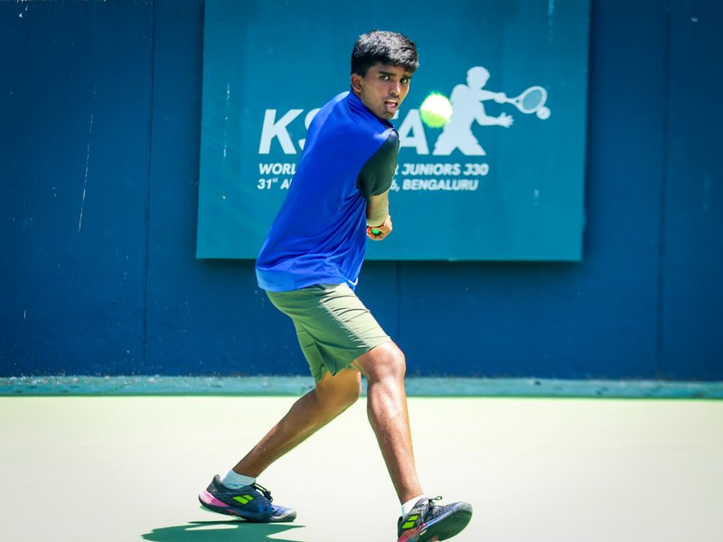 Tejas survives Amrit scare in boys, top 2 girls seeds out of the KSLTA World Tennis Tour Junior J30 at the SM Krishna Tennis Stadium in Bengaluru on Wednesday. Photo credit: KSLTA