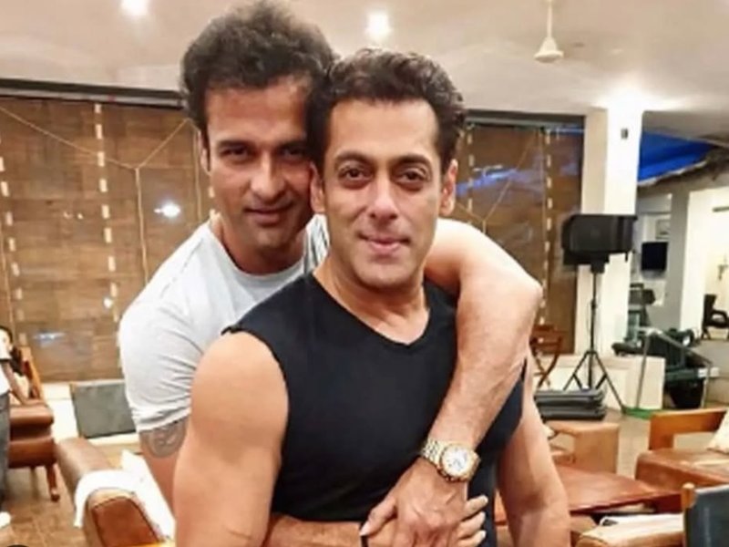 Rohit Roy back hugs Salman Khan, says the actor ‘has given him the right to do so’