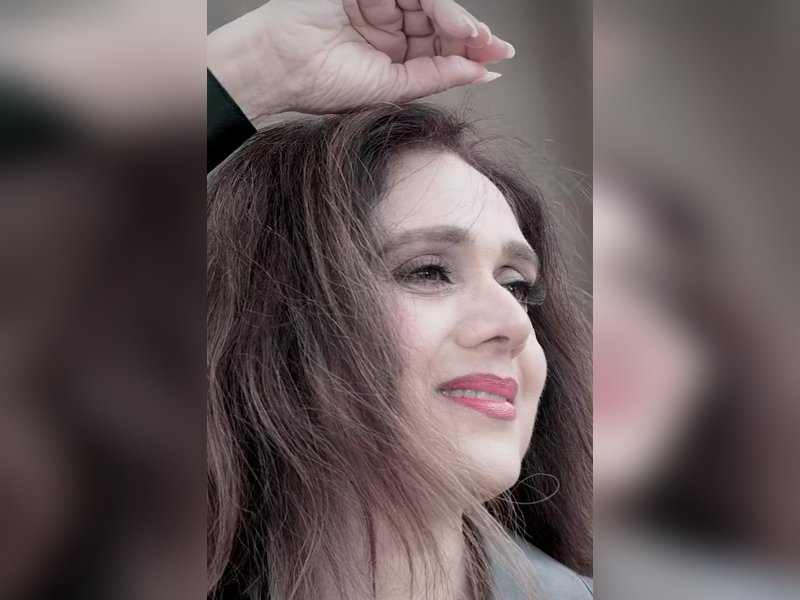 Meenakshi Seshadri recalls shooting ‘O Mere Khwabon Ke Shehzade’ amidst spells of heavy rain on Mumbai’s beaches 