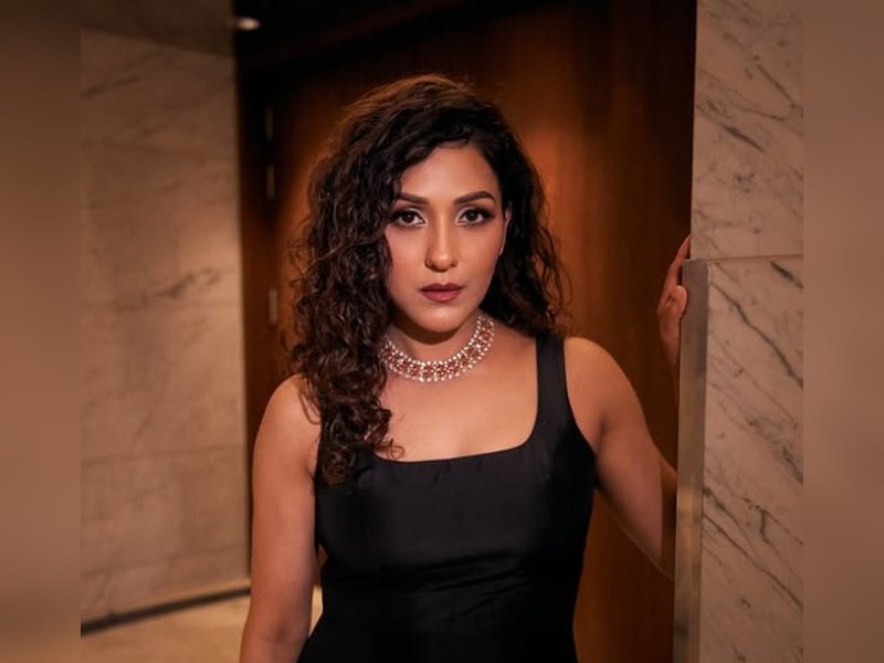 Neeti Mohan says her ‘The Revolutionaries’ song captures blossoming love, celebrates the woman in love