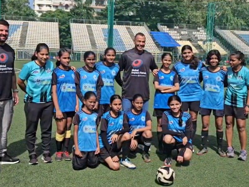 Cafu plays football with underprivileged girls in Mumbai, urges them to ‘never give up’