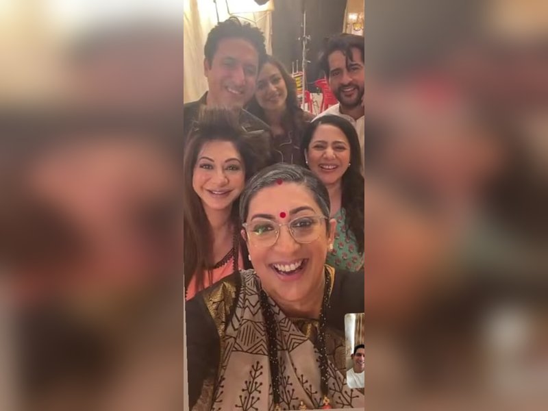 Smriti Irani shares team pic with ‘Kyunki’ co-stars, recalls 20-year-old bond
