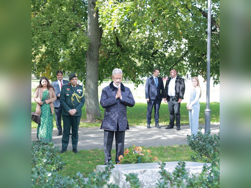 EAM Jaishankar pays tribute at Kolhapur Memorial in Warsaw