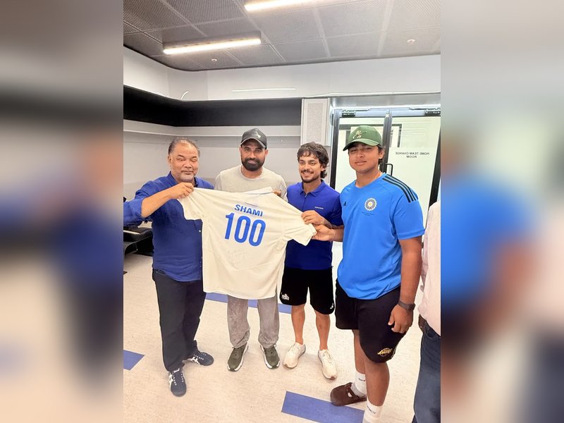 Cricket Association of Bengal felicitates Shami for 100th FC game milestone (Credit: Instagram/CABCricket)