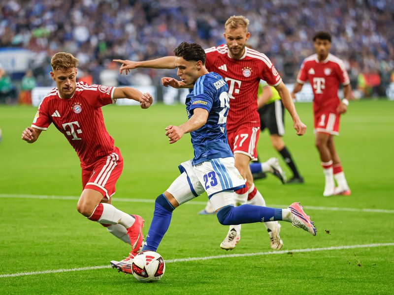 Karius heroics help Schalke hold Bayern to draw